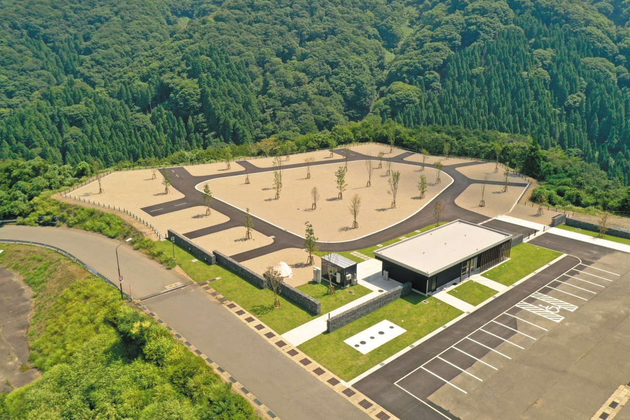 鉢伏山キャンプ場「ASOBASE（アソベース）」